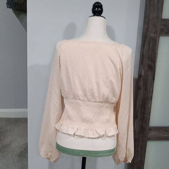 Astr long sleeve v neck ruched top w elasticized ruffle hem & cuff size L NWT - Picture 3 of 3